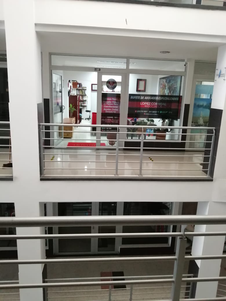 Oficina del Bufete López Correal & Asociados en el Centro Comercial La Luisita, Barbosa, Santander